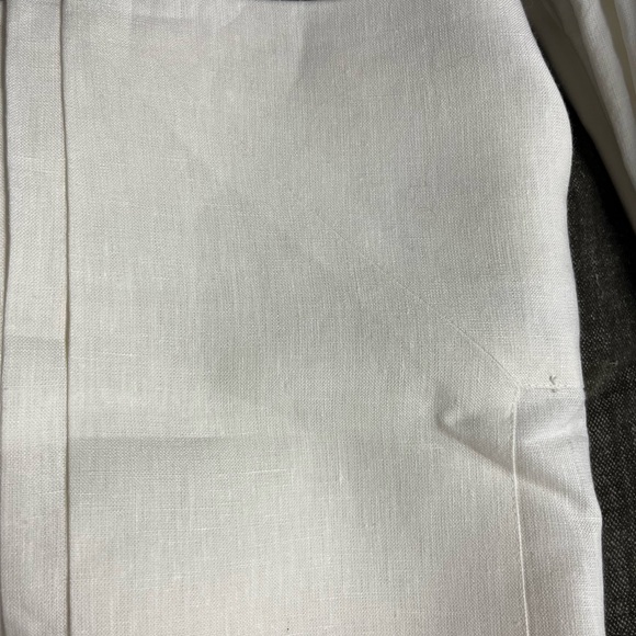 Beautiful new white linen tablecloth and 16 napkins
